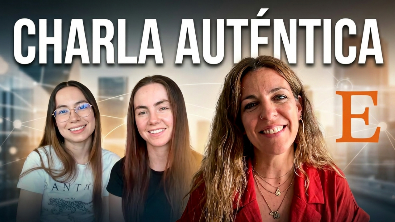 Miniatura de YouTube con el texto “Charla auténtica”, donde aparecen tres mujeres sonriendo en una conversación sobre emprendimiento y autenticidad, con una gran letra “E” en color naranja sobre un fondo desenfocado.